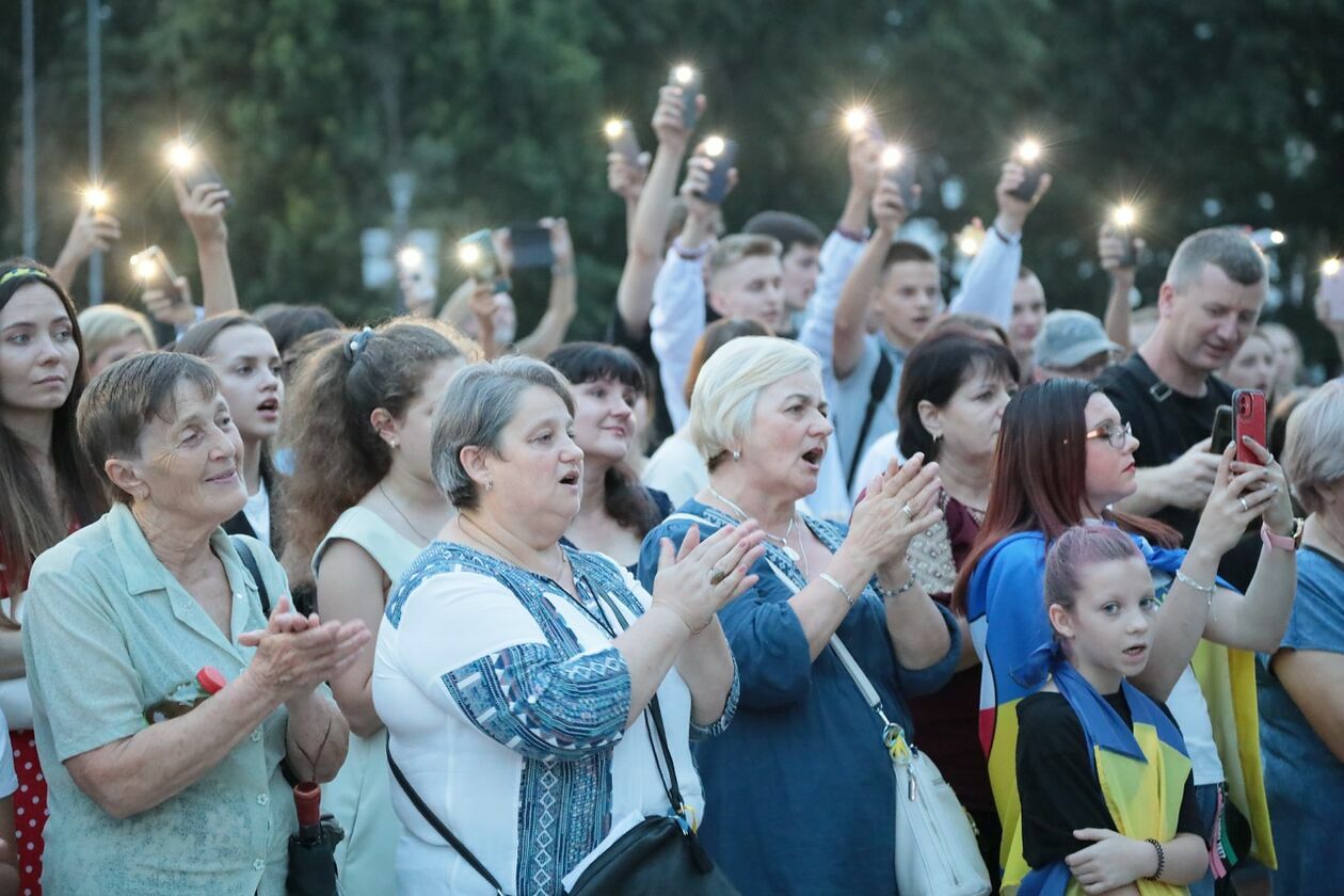  Łańcuch solidarności na placu Litewskim (zdjęcie 47) - Autor: Piotr Michalski