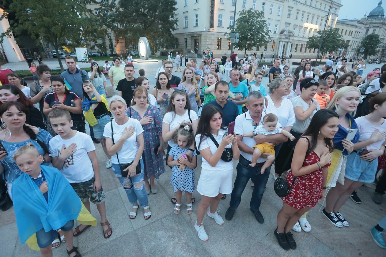  Łańcuch solidarności na placu Litewskim (zdjęcie 72) - Autor: Piotr Michalski