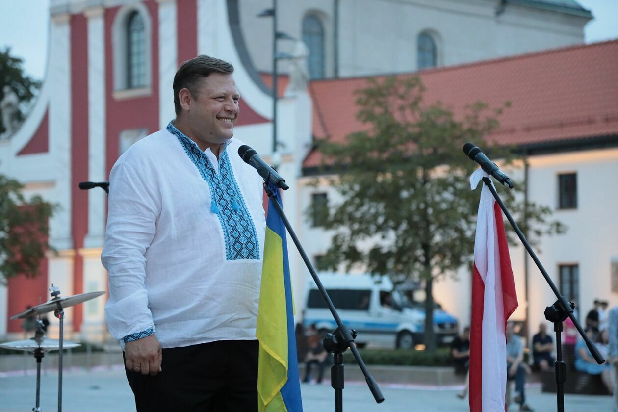  Łańcuch solidarności na placu Litewskim (zdjęcie 38) - Autor: Piotr Michalski