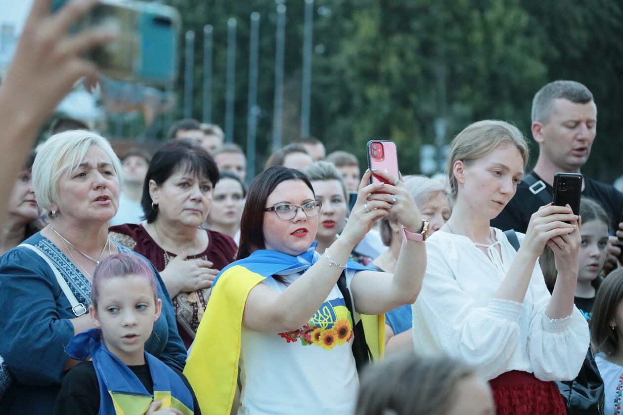  Łańcuch solidarności na placu Litewskim (zdjęcie 43) - Autor: Piotr Michalski