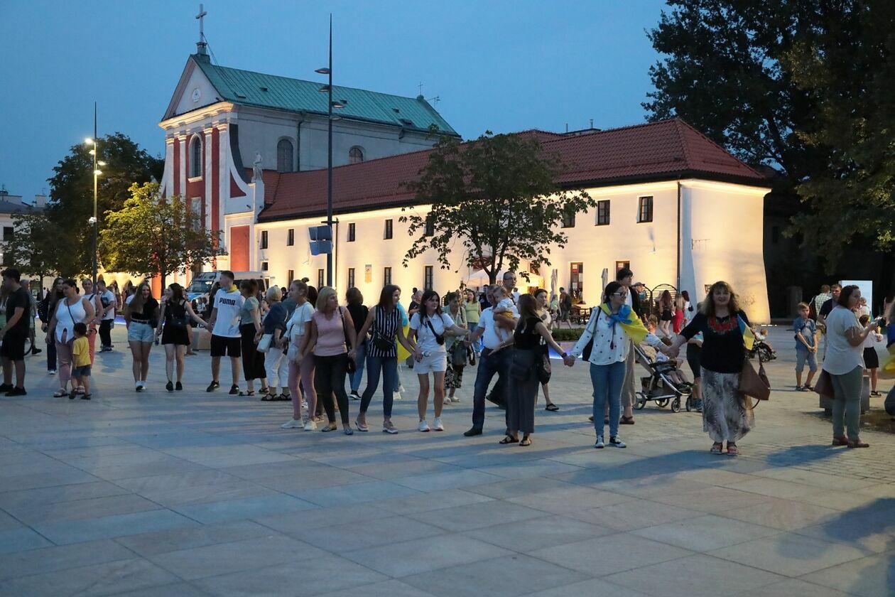  Łańcuch solidarności na placu Litewskim (zdjęcie 51) - Autor: Piotr Michalski