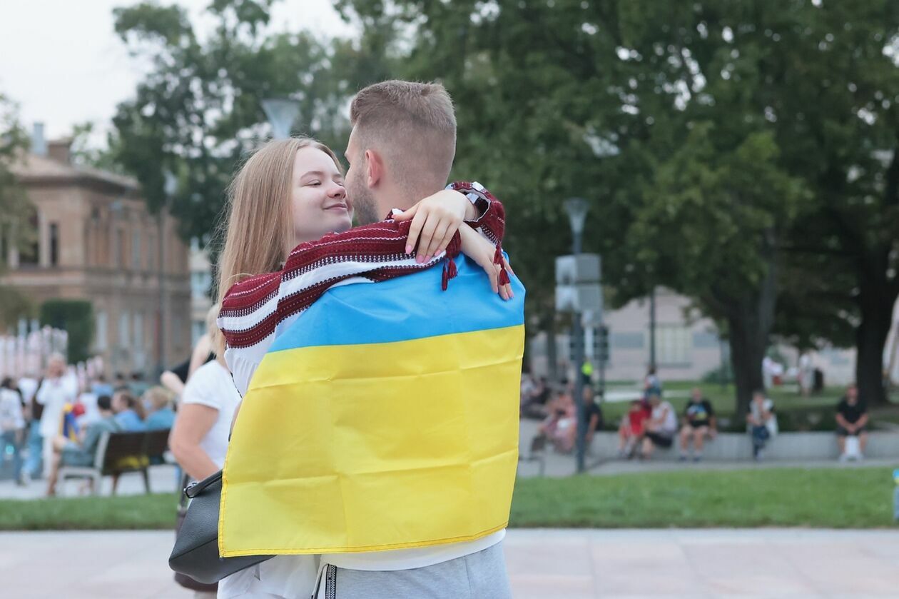  Łańcuch solidarności na placu Litewskim (zdjęcie 6) - Autor: Piotr Michalski