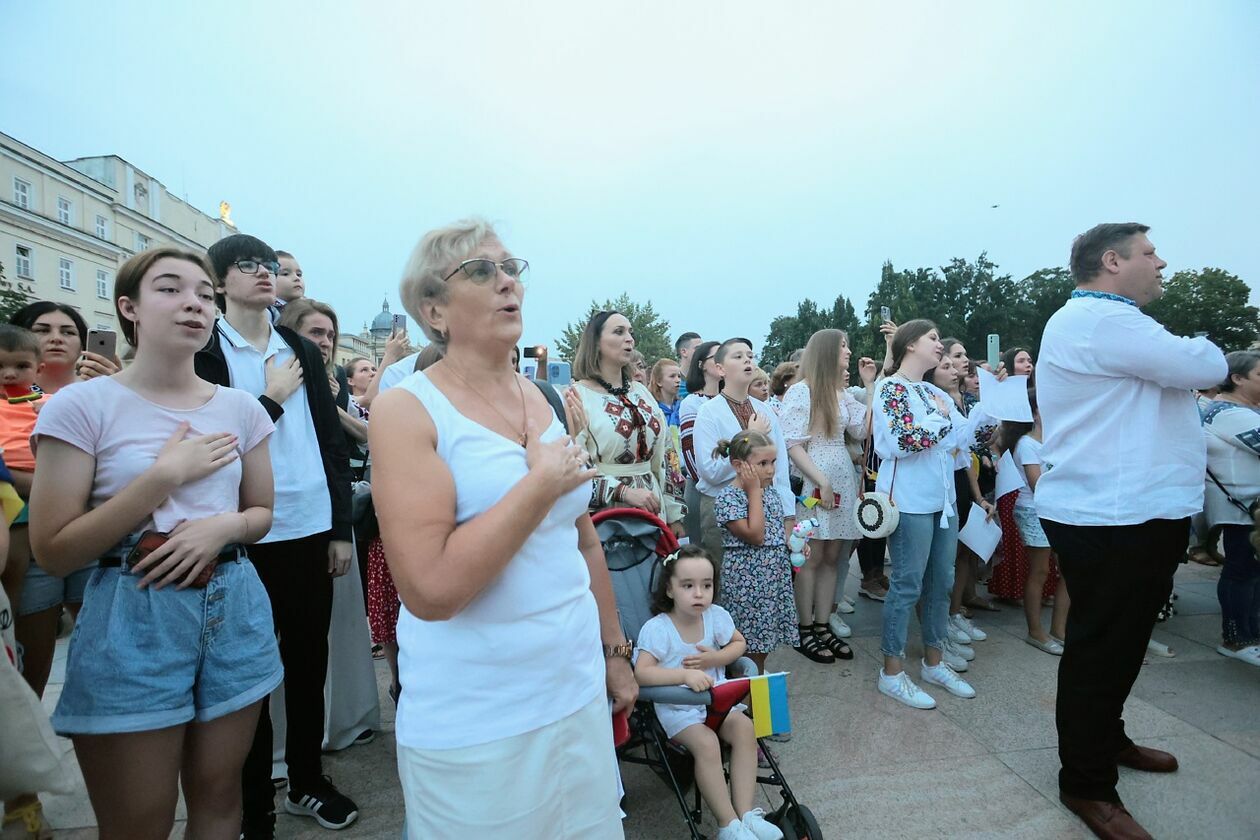  Łańcuch solidarności na placu Litewskim (zdjęcie 9) - Autor: Piotr Michalski