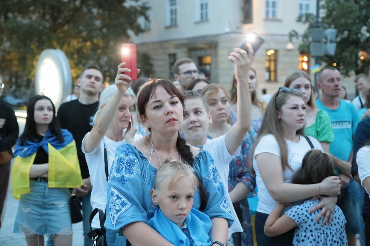 Łańcuch solidarności na placu Litewskim