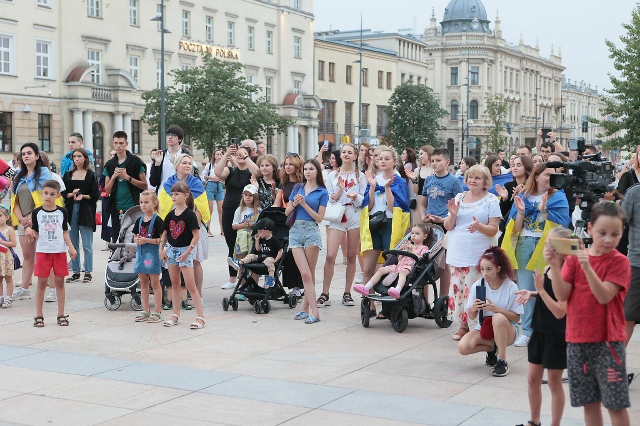  Łańcuch solidarności na placu Litewskim (zdjęcie 64) - Autor: Piotr Michalski
