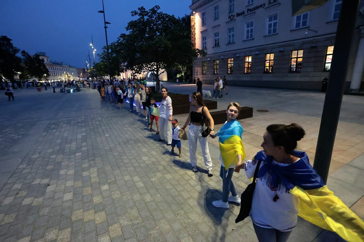  Łańcuch solidarności na placu Litewskim (zdjęcie 16) - Autor: Piotr Michalski