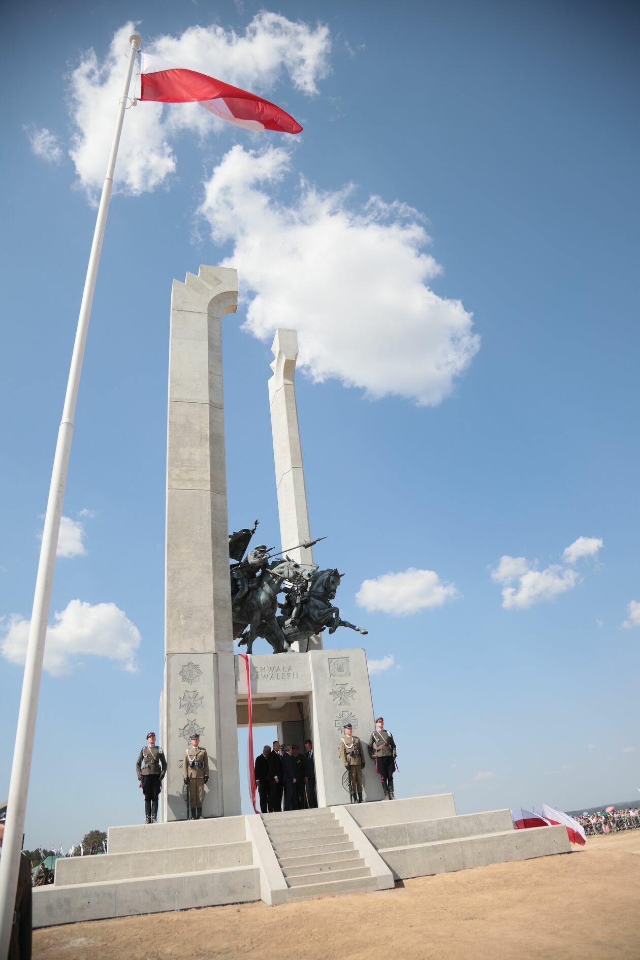  Pomnik Chwały Kawalerii i Artylerii Konnej. Rekonstrukcja bitwy pod Komarowem	 (zdjęcie 10) - Autor: Piotr Michalski