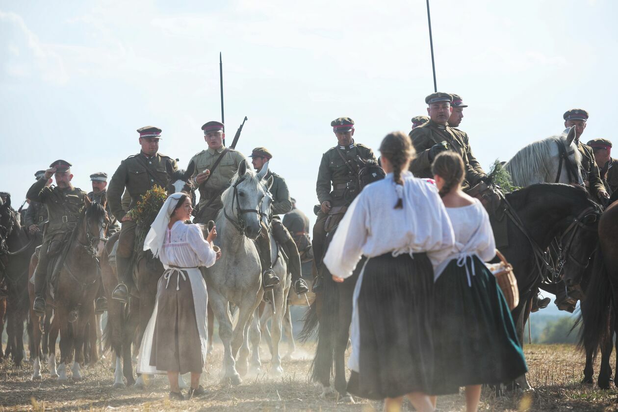  Pomnik Chwały Kawalerii i Artylerii Konnej. Rekonstrukcja bitwy pod Komarowem	 (zdjęcie 38) - Autor: Piotr Michalski