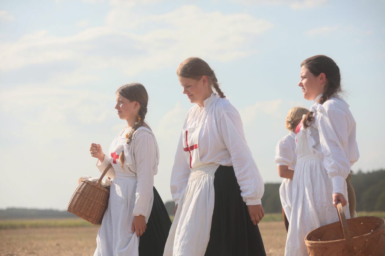  Pomnik Chwały Kawalerii i Artylerii Konnej. Rekonstrukcja bitwy pod Komarowem	 (zdjęcie 37) - Autor: Piotr Michalski