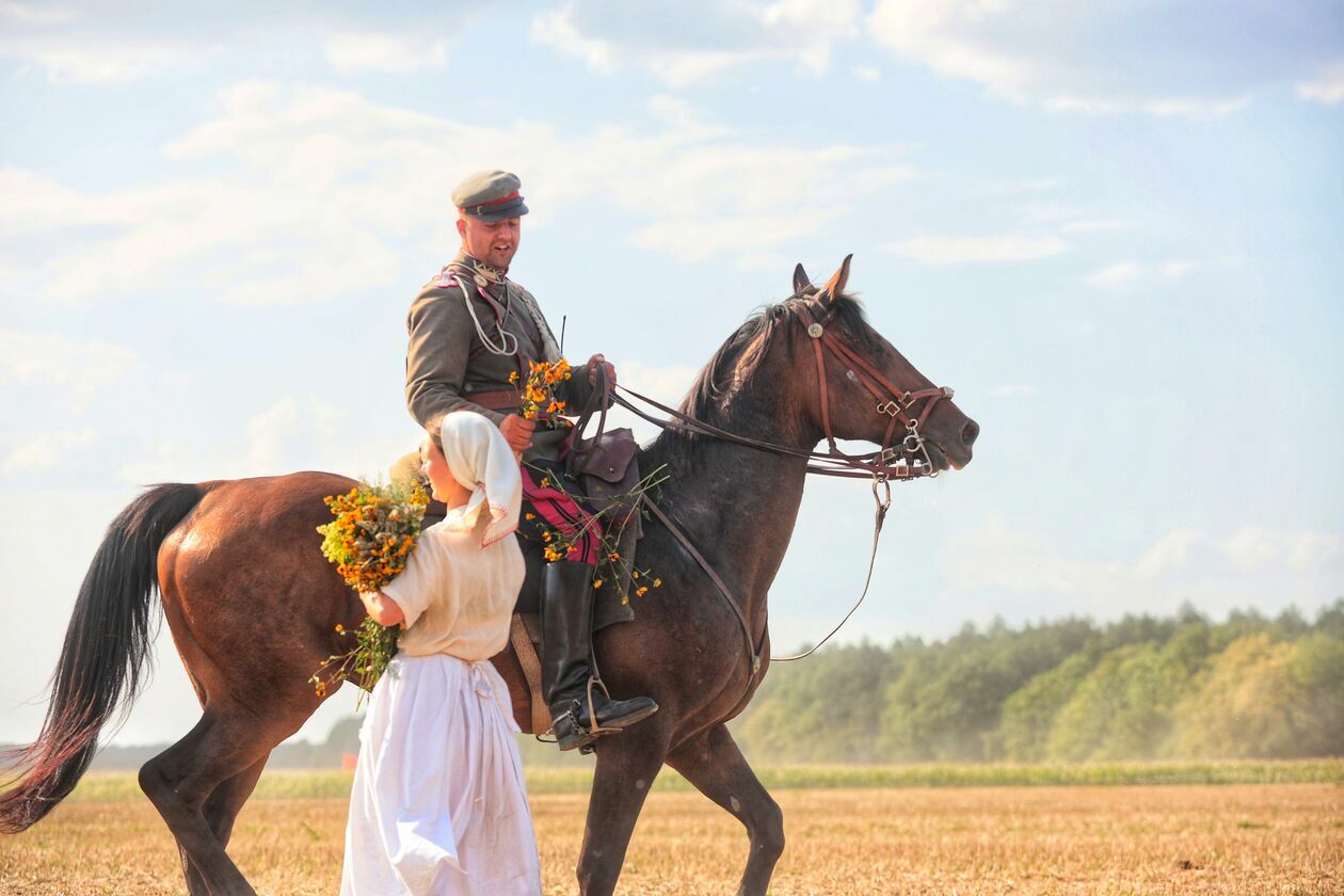  Pomnik Chwały Kawalerii i Artylerii Konnej. Rekonstrukcja bitwy pod Komarowem	 (zdjęcie 32) - Autor: Piotr Michalski