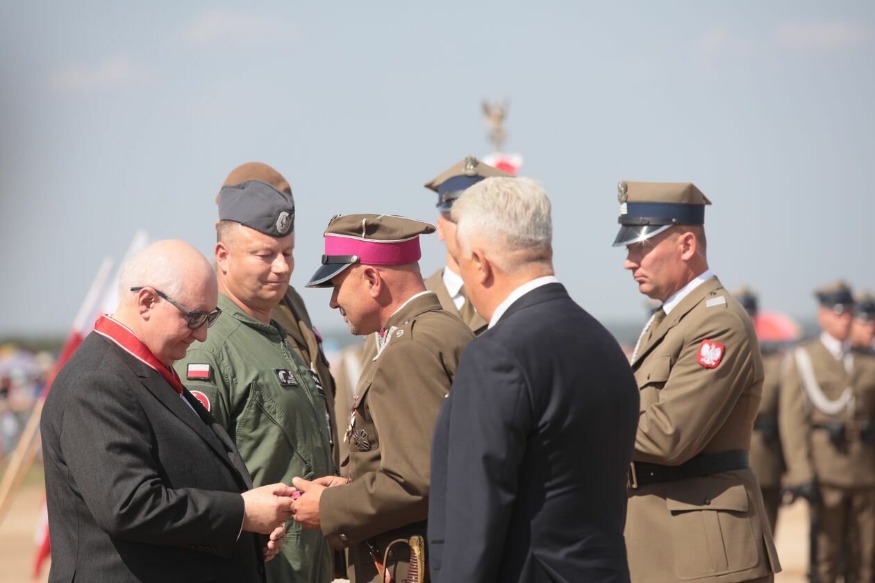  Pomnik Chwały Kawalerii i Artylerii Konnej. Rekonstrukcja bitwy pod Komarowem	 (zdjęcie 8) - Autor: Piotr Michalski