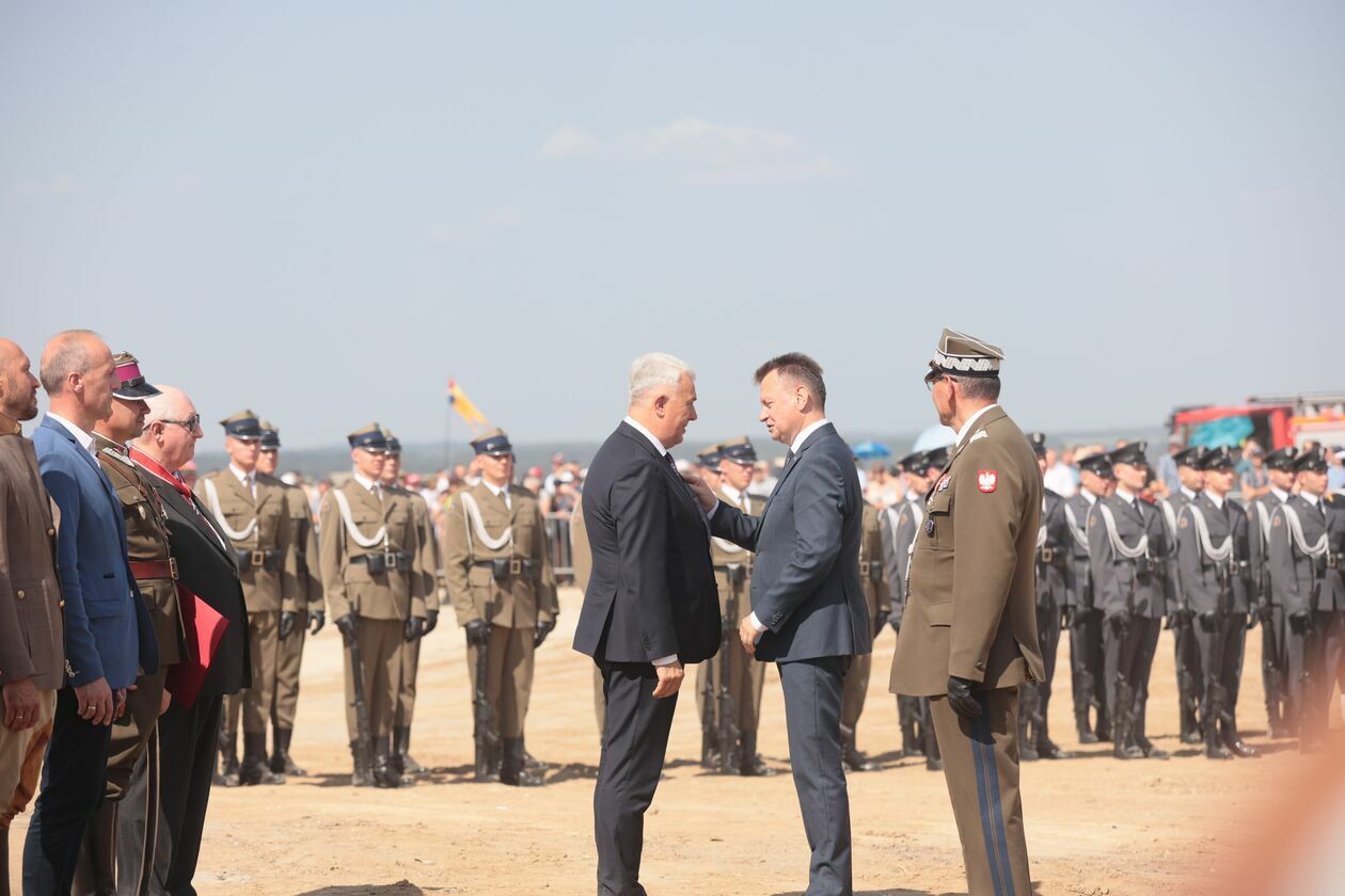  Pomnik Chwały Kawalerii i Artylerii Konnej. Rekonstrukcja bitwy pod Komarowem	 (zdjęcie 7) - Autor: Piotr Michalski