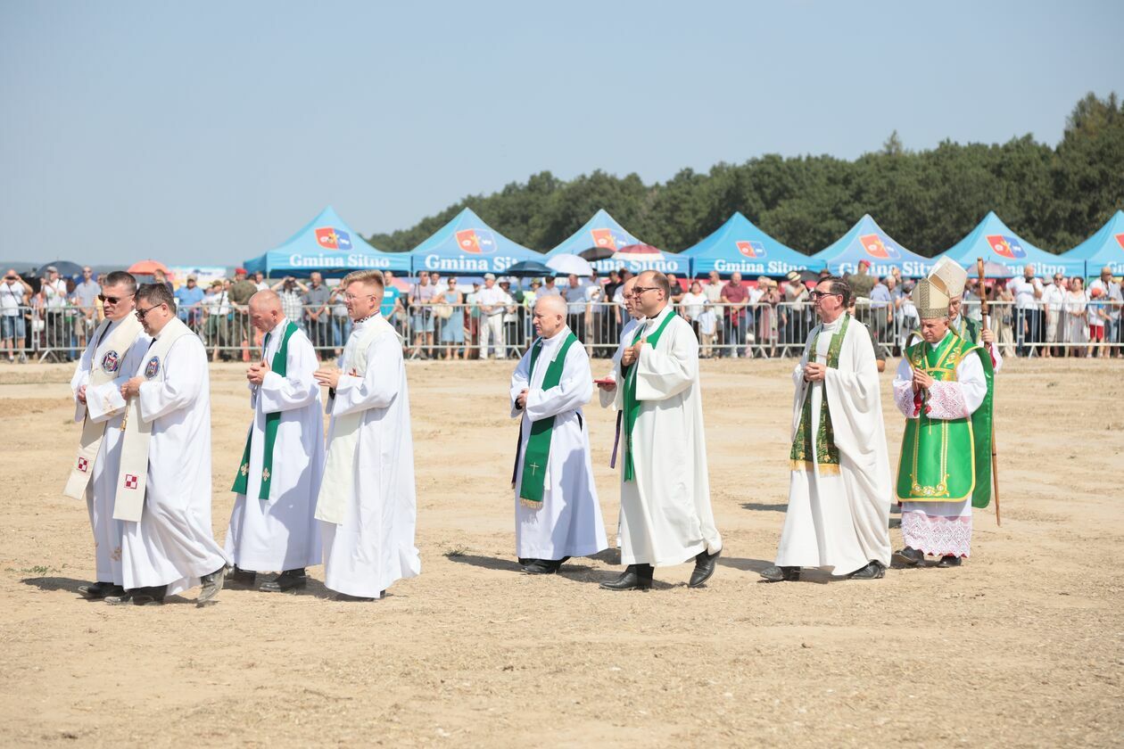  Pomnik Chwały Kawalerii i Artylerii Konnej. Rekonstrukcja bitwy pod Komarowem	 (zdjęcie 53) - Autor: Piotr Michalski