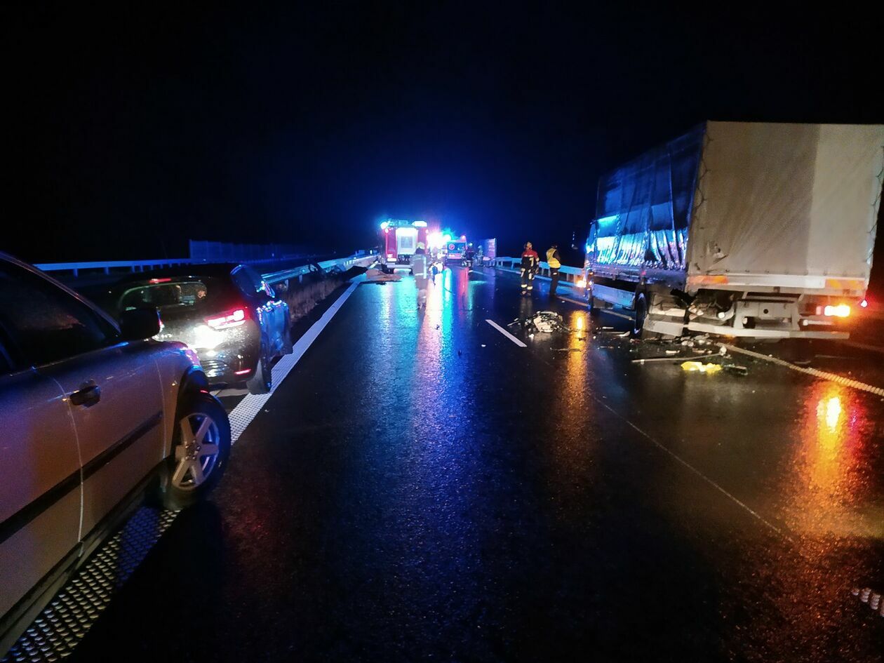  Śmiertelny wypadek na S-19 (trasa Lublin-Kraśnik) (zdjęcie 1) - Autor: OSP Strzeszkowice Duże