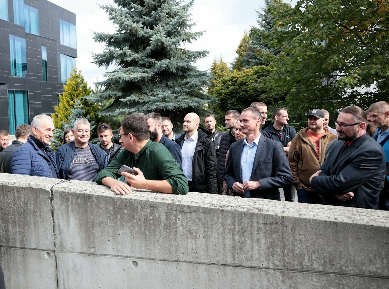  Górnicy z Bogdanki protestują przeciwko odwołaniu prezesa (zdjęcie 10) - Autor: Piotr Michalski