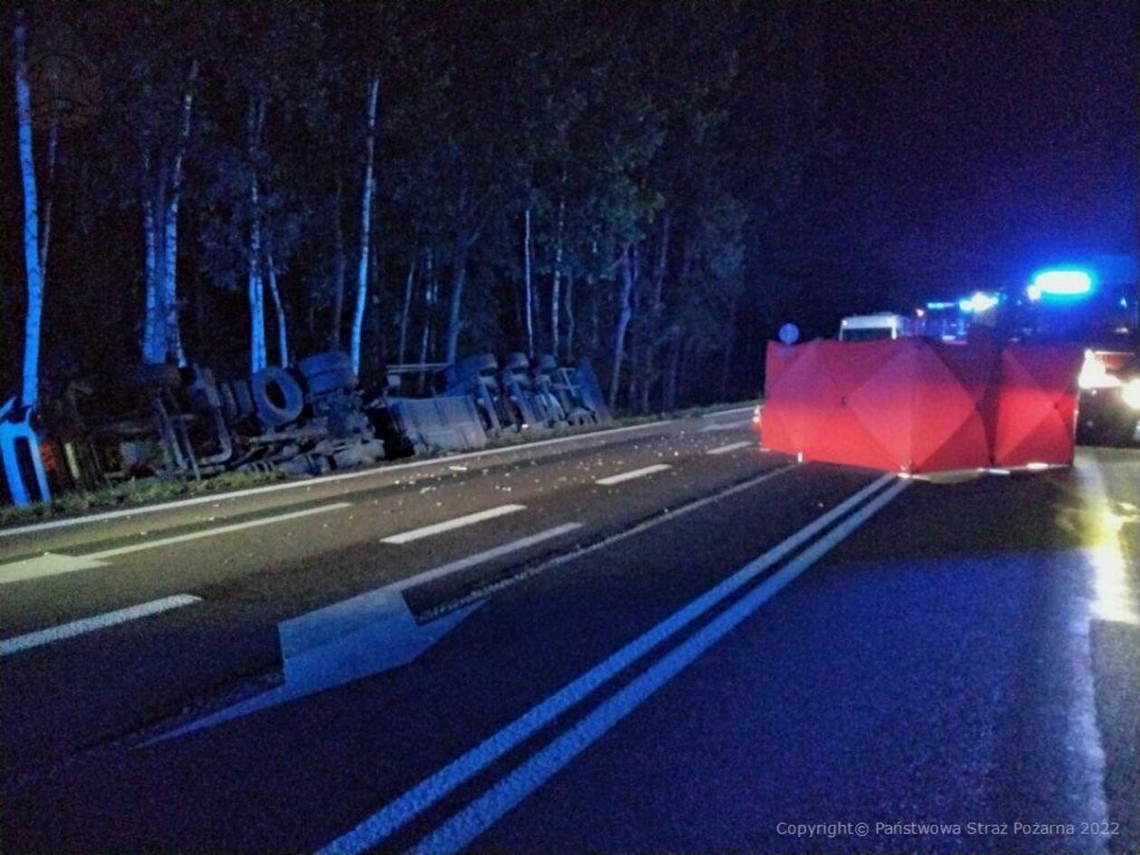  Paszki Małe. Wypadek na drodze krajowej nr 19 (zdjęcie 1) - Autor: KP PSP w Radzyniu Podlaskim