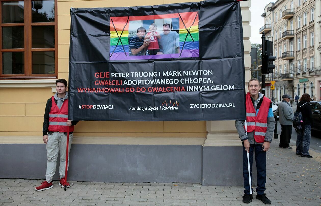  Kaja Godek przed Sądem Rejonowym w Lublinie (zdjęcie 8) - Autor: Piotr Michalski