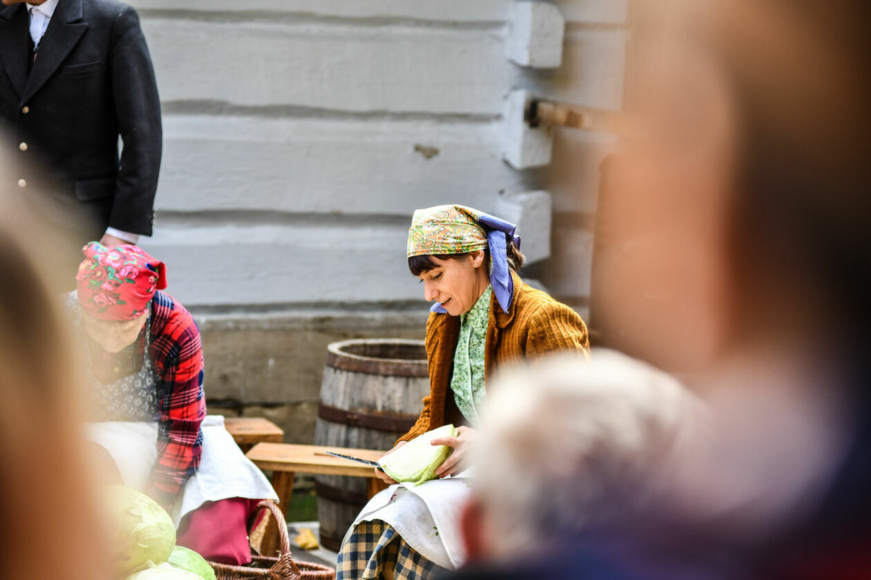  Obieraczki kapusty w Muzeum Wsi Lubelskiej (zdjęcie 12) - Autor: Tomasz Tylus