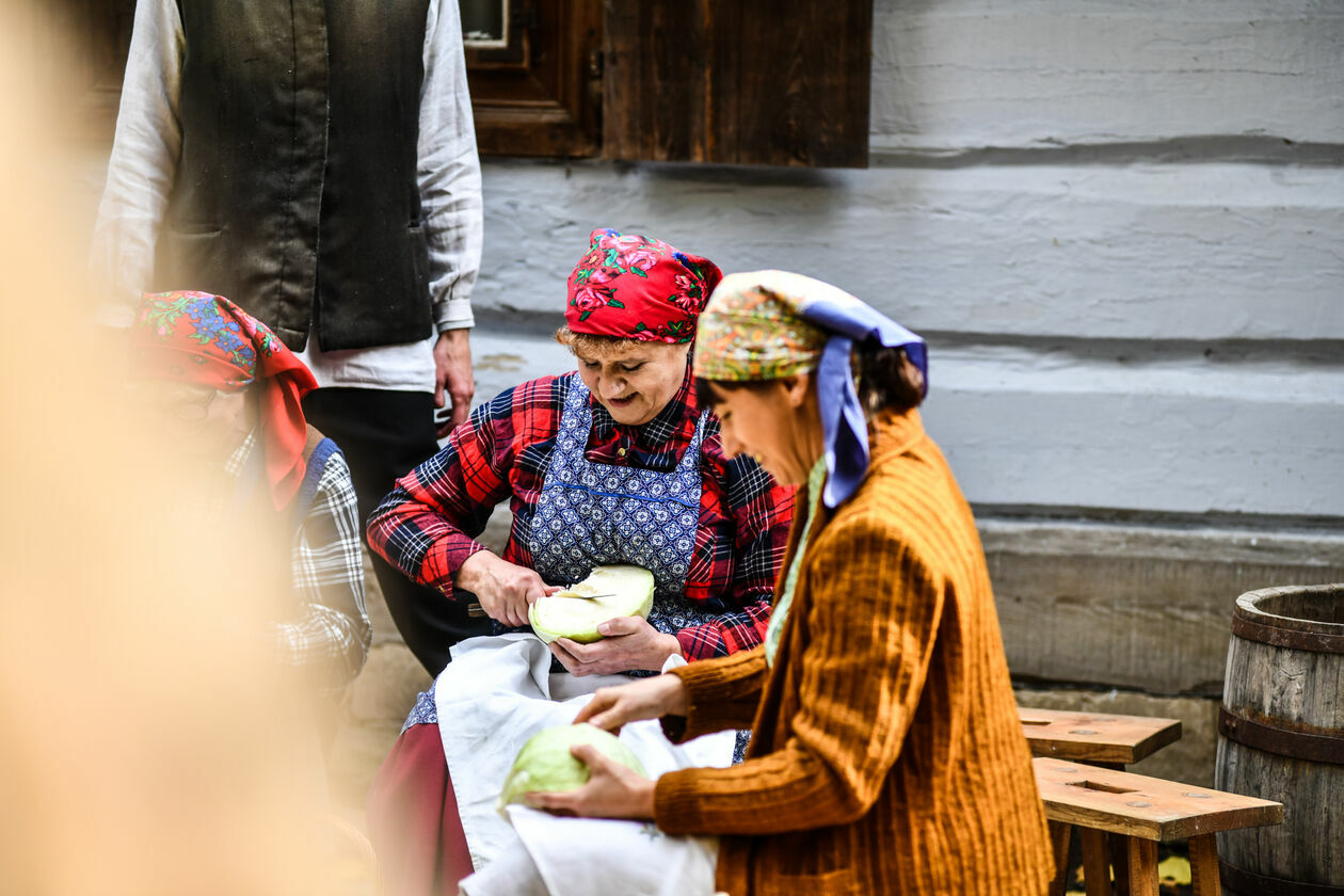  Obieraczki kapusty w Muzeum Wsi Lubelskiej (zdjęcie 11) - Autor: Tomasz Tylus