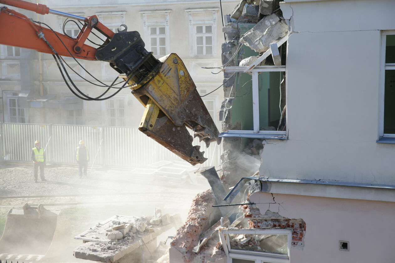  Rozbiórka budynków szpitala przy ulicy Staszica w Lublinie (zdjęcie 12) - Autor: Paweł Buczkowski