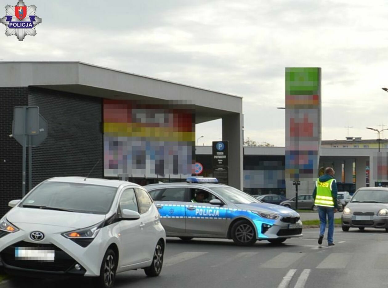  Wypadek przy ulicy Gminnej w Zamościu (zdjęcie 1) - Autor: Policja