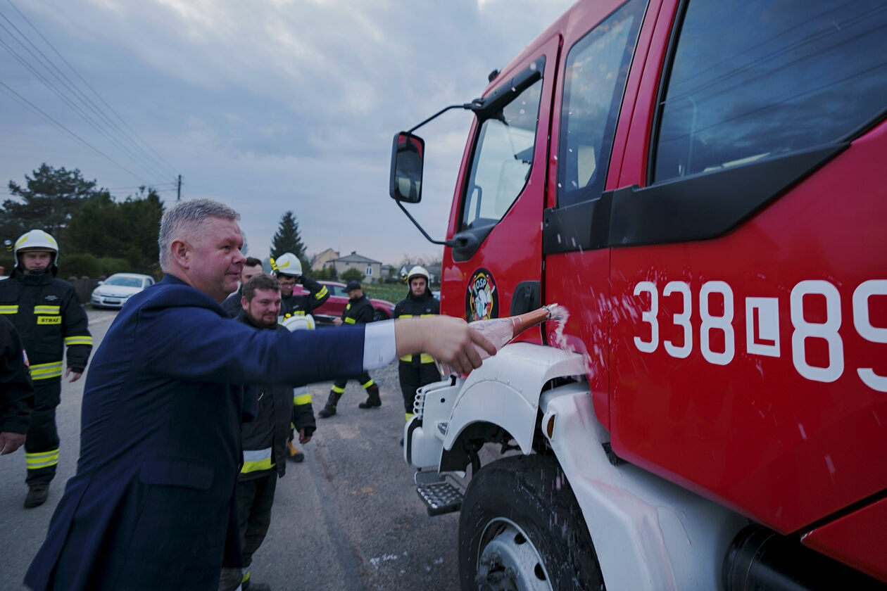  Nowy wóz strażacki dla OSP w gminie Wojciechów (zdjęcie 10) - Autor: Micgał Siudziński