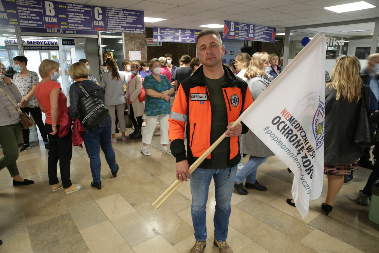 Pracownicy niemedyczni Wojewódzkiego Szpitala Specjalistycznego w Lublinie domagają się podwyżek