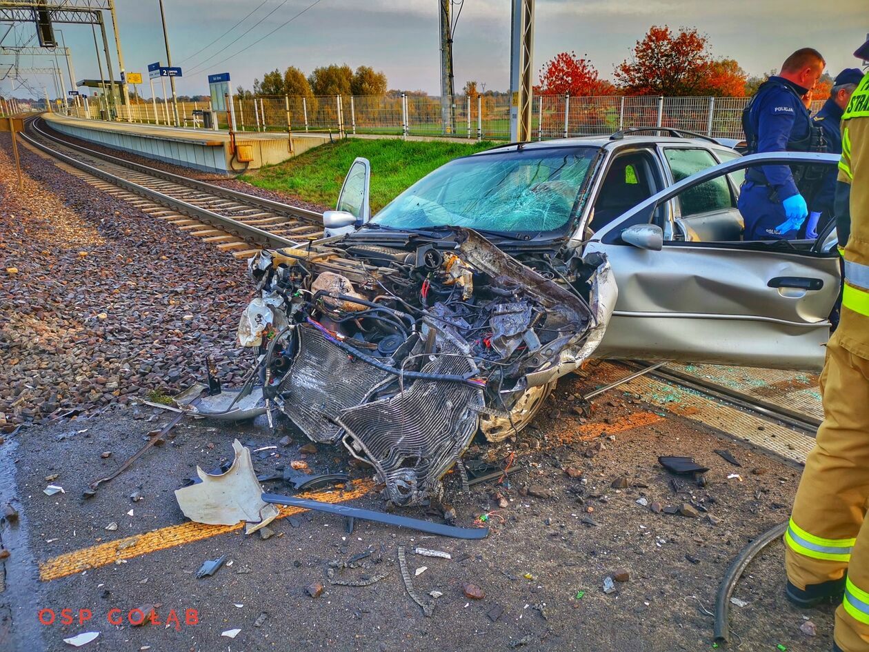  Wypadek na przejeździe kolejowym (zdjęcie 2) - Autor: OSP w Gołębiu