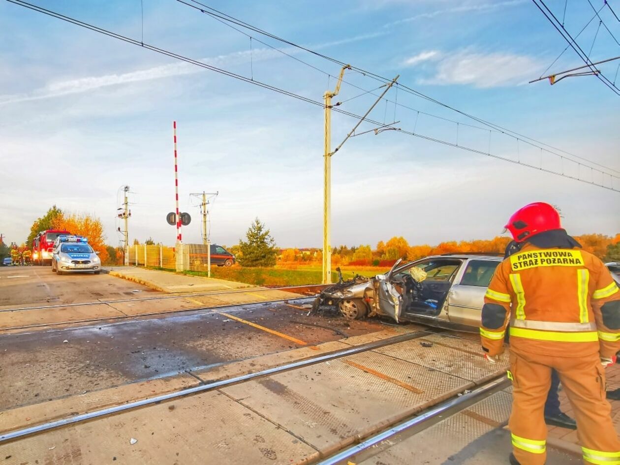  Wypadek na przejeździe kolejowym (zdjęcie 5) - Autor: OSP w Gołębiu