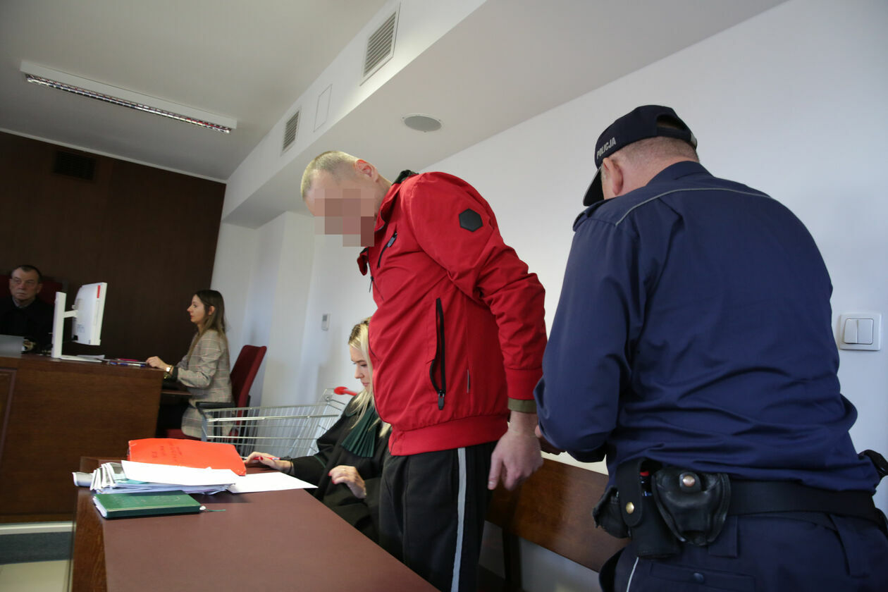  Artur G. oskarżony o usiłowanie zabójstwa swojej matki (zdjęcie 5) - Autor: Paweł Buczkowski