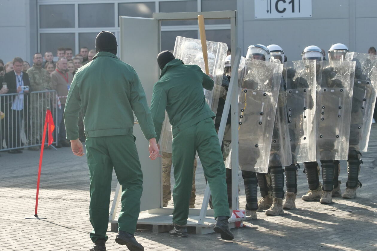  Pokaz Grupy Interwencyjnej Służby Więziennej (zdjęcie 4) - Autor: Paweł Buczkowski