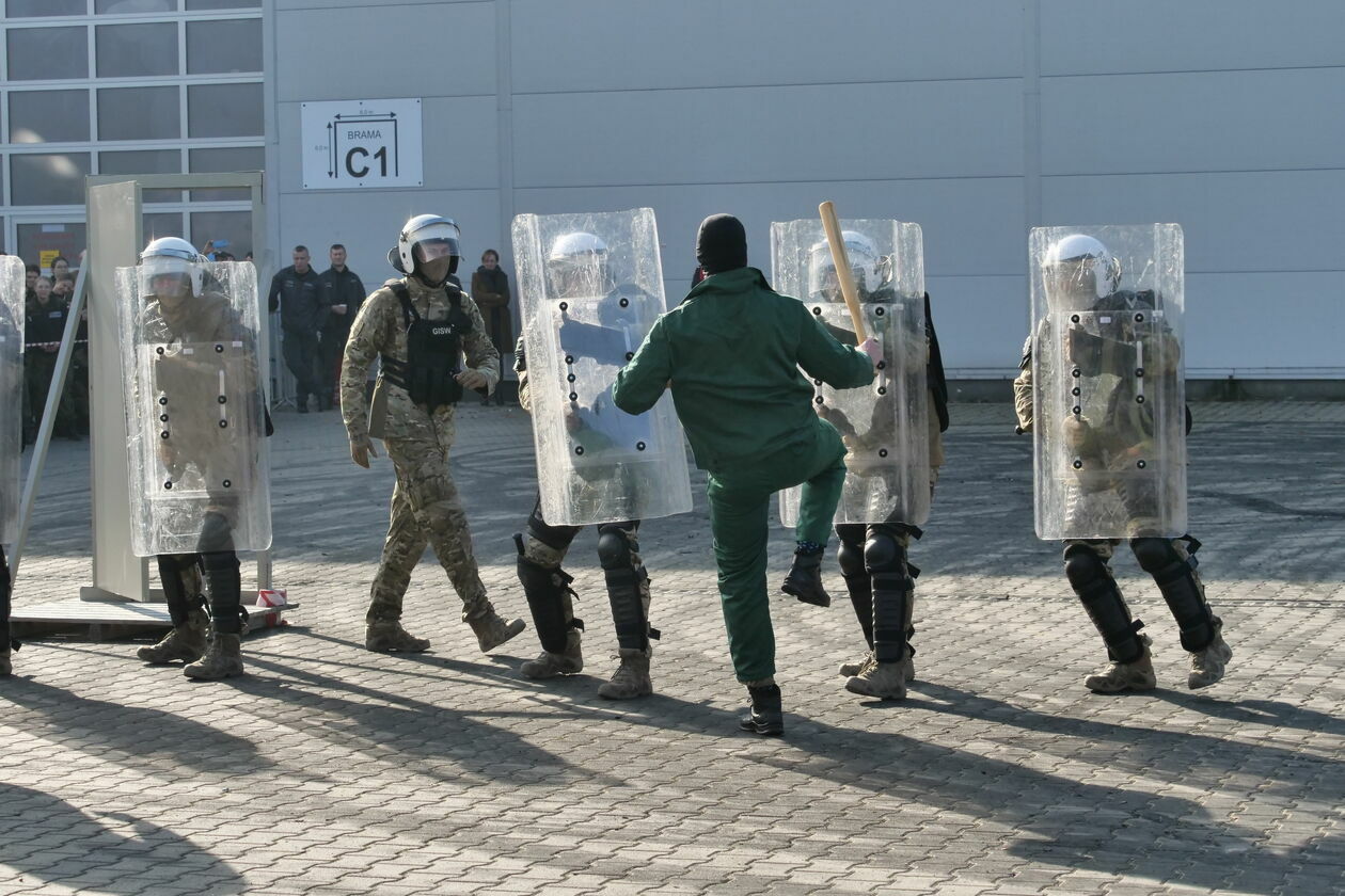  Pokaz Grupy Interwencyjnej Służby Więziennej (zdjęcie 3) - Autor: Paweł Buczkowski