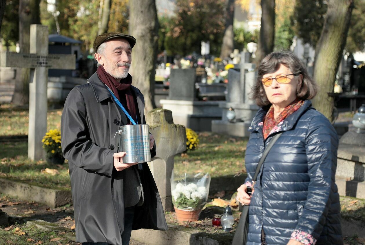  Kwesta na cmentarzu przy ul. Lipowej (zdjęcie 8) - Autor: Piotr Michalski