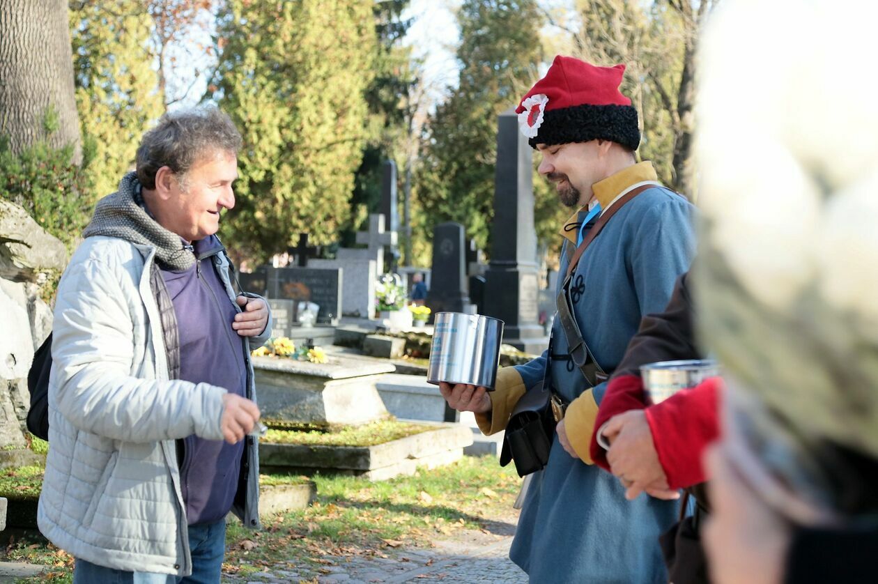  Kwesta na cmentarzu przy ul. Lipowej (zdjęcie 4) - Autor: Piotr Michalski
