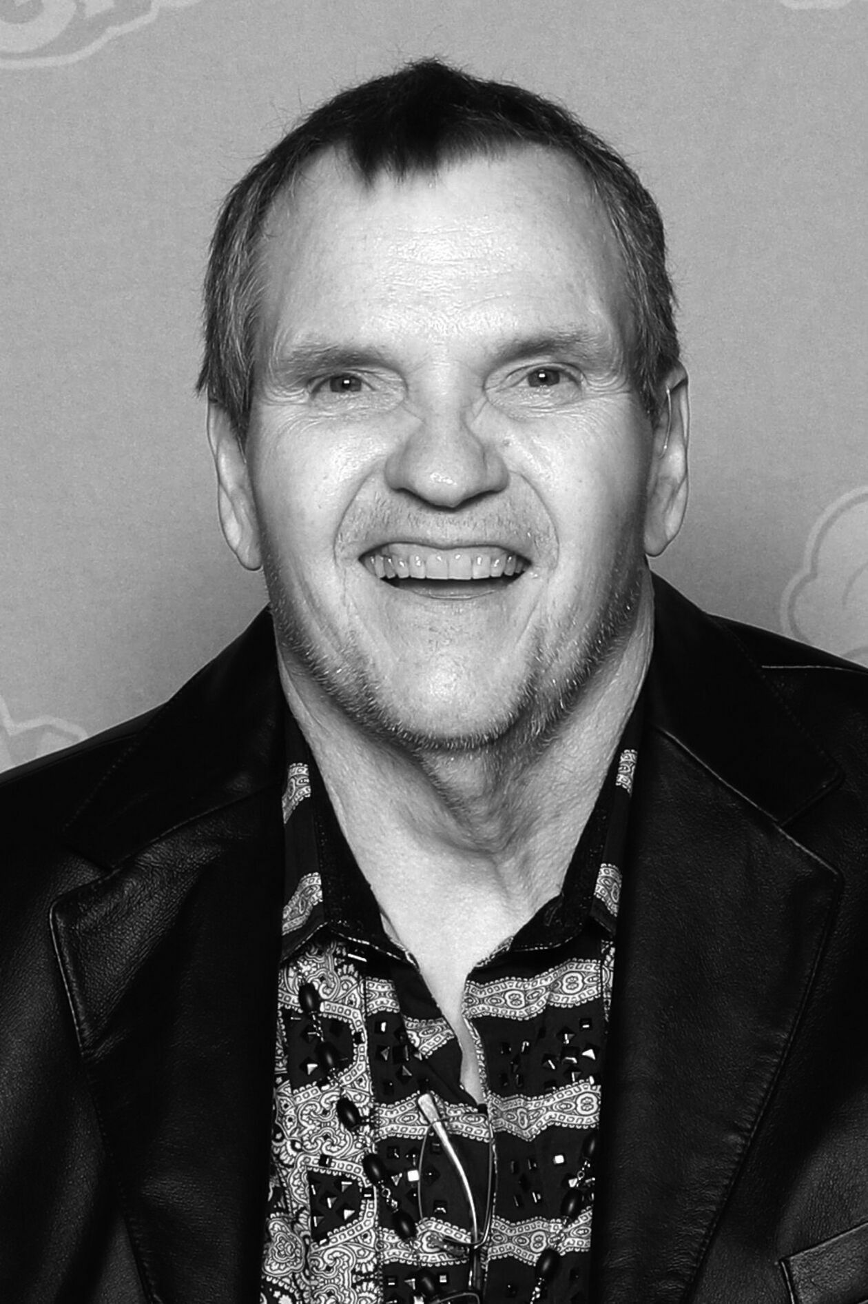  <p class="NormalSrodtytul"><strong>Meat Loaf</strong></p>
<p class="Normal">Amerykański piosenkarz i&nbsp;aktor. Urodził się jako Marvin Lee Aday 27 września 1947 w&nbsp;Dallas w&nbsp;Teksasie.</p>
<p class="Normal">Jego płyta &bdquo;Bat Out of Hell&rdquo; z&nbsp;1977 roku sprzedała się w&nbsp;ponad 43 milionach egzemplarzy. Do jego najpopularniejszych piosenek należą &bdquo;I&rsquo;d Do Anything for Love (But I&nbsp;Won&rsquo;t Do That)&rdquo; oraz &bdquo;Rock and Roll Dreams Come Through&rdquo;, pochodzące z&nbsp;albumu &bdquo;Bat Out of Hell II: Back Into Hell&rdquo; z&nbsp;1993 roku, kt&oacute;ry sprzedał się w&nbsp;ponad 18 milionach egzemplarzy.</p>
<p class="Normal">Wystąpił w&nbsp;około pięćdziesięciu filmach i&nbsp;dw&oacute;ch serialach.</p>