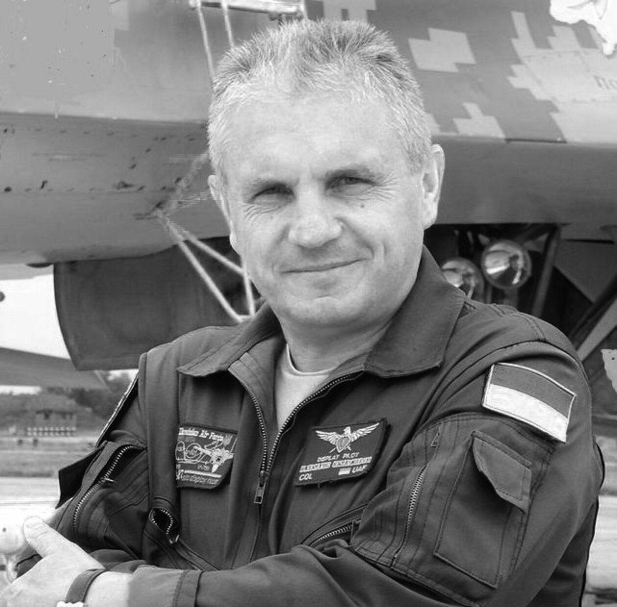  <p class="MsoNormal"><strong>Ołeksandr Oksanczenko </strong></p>
<p class="MsoNormal">Ukraiński pilot. Ukończył Wyższą Szkołę Lotnictwa Wojskowego w Charkowie. Przeszedł karierę wojskową od pilota instruktora do zastępcy dow&oacute;dcy jednostki wojskowej ds. szkolenia lotniczego. Uzyskał stopień pułkownika. Był r&oacute;wnież uznanym pilotem pokazowym. Brał udział w obronie Ukrainy podczas rosyjskiej inwazji w 2022 roku. Zginął zestrzelony w okolicach Kijowa.</p>
<p class="MsoNormal">Prezydent Ukrainy Wołodymyr Zełenski postanowił pośmiertnie przyznać mu tytuł Bohatera Ukrainy.</p>