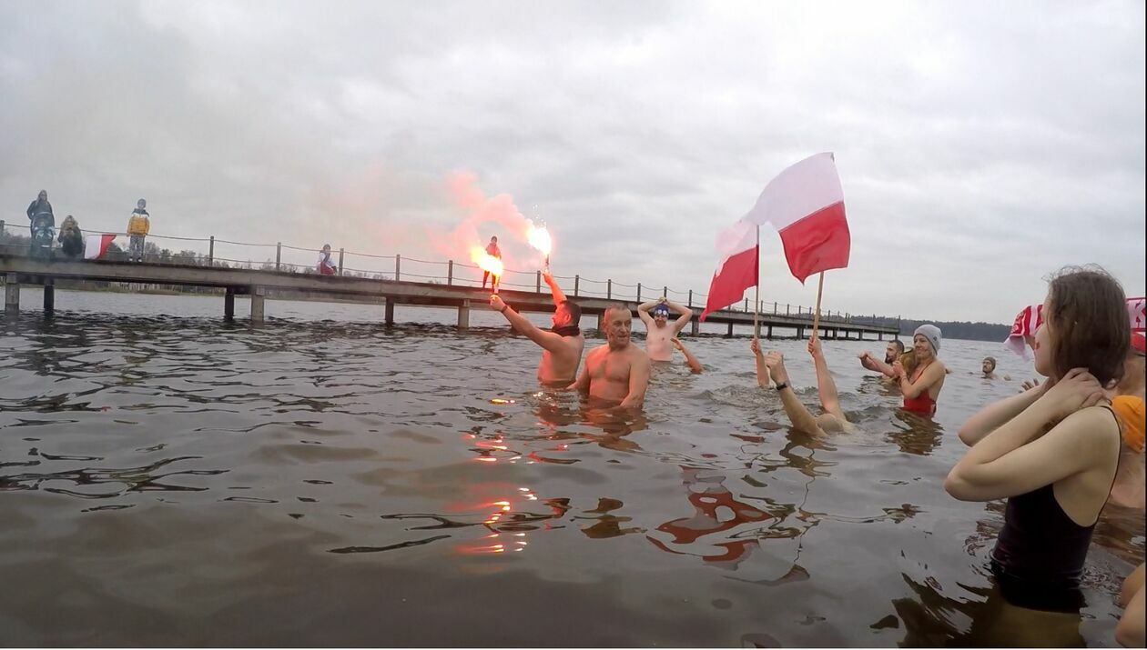 Święto Niepodległości członków grupy Morsujący Firlej