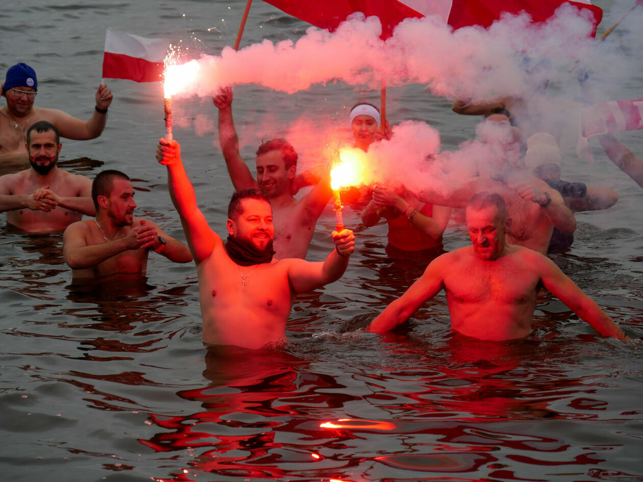  Święto Niepodległości członków grupy Morsujący Firlej (zdjęcie 16) - Autor: Morsujący Firlej