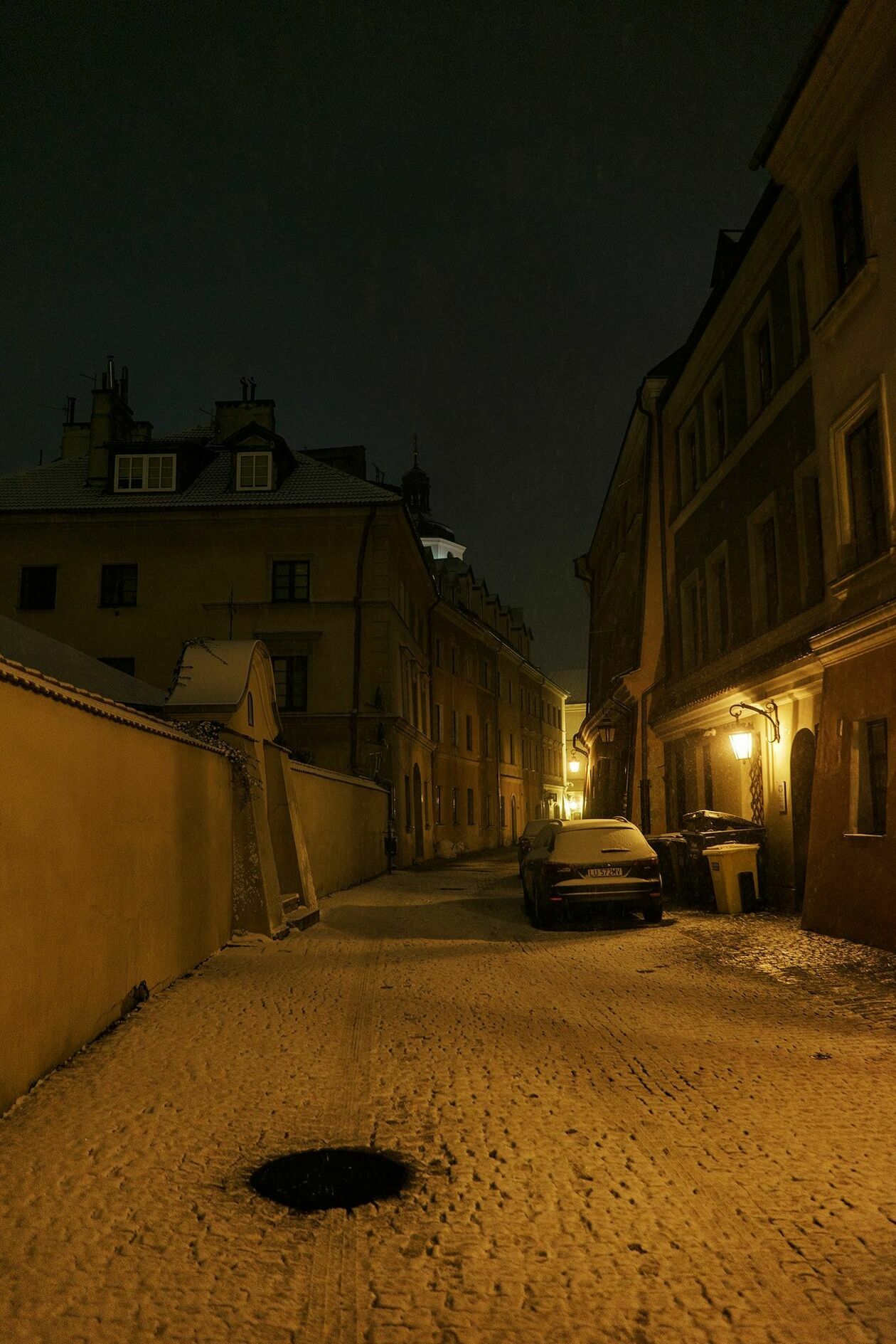Lublin nocą podczas opadów śniegu