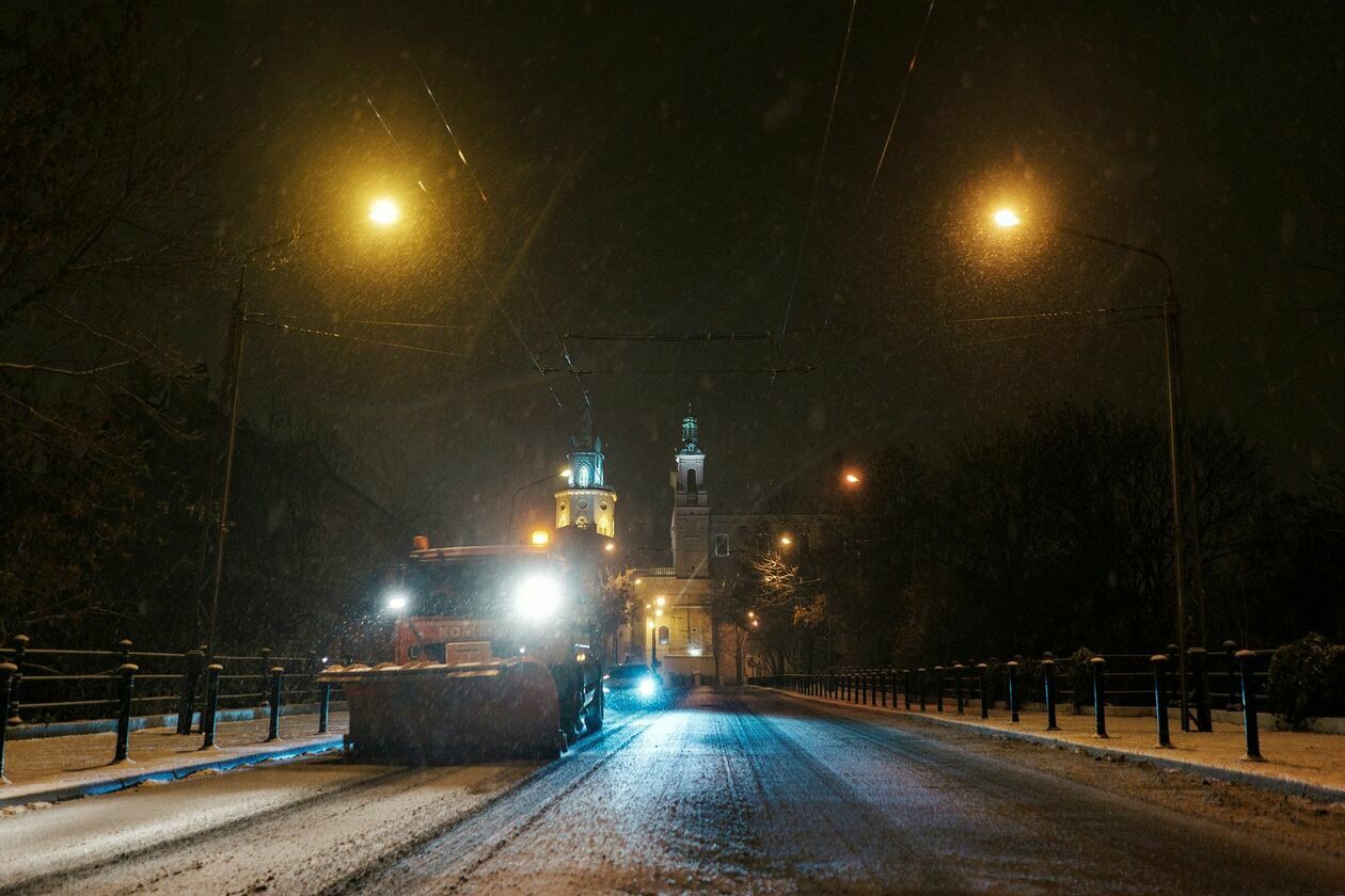  Lublin nocą podczas opadów śniegu (zdjęcie 3) - Autor: Michał Siudziński
