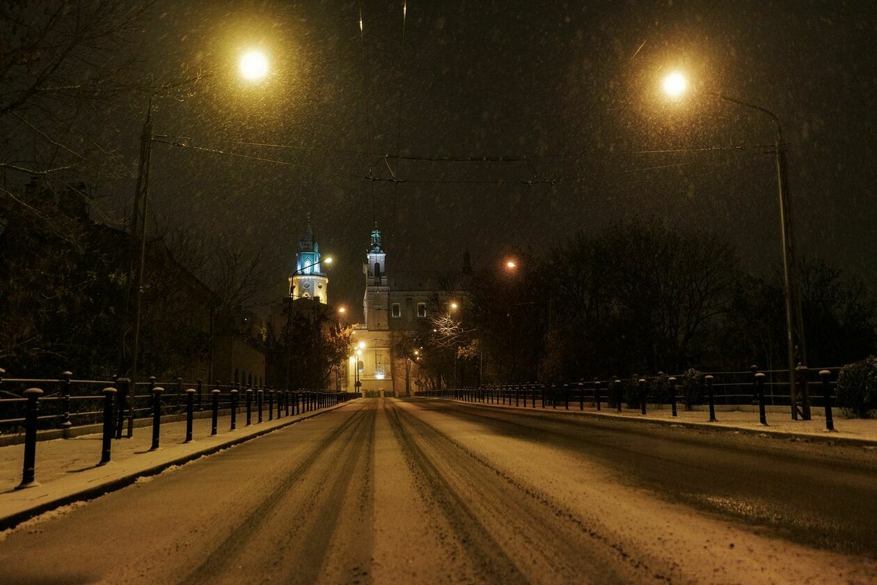  Lublin nocą podczas opadów śniegu (zdjęcie 7) - Autor: Michał Siudziński