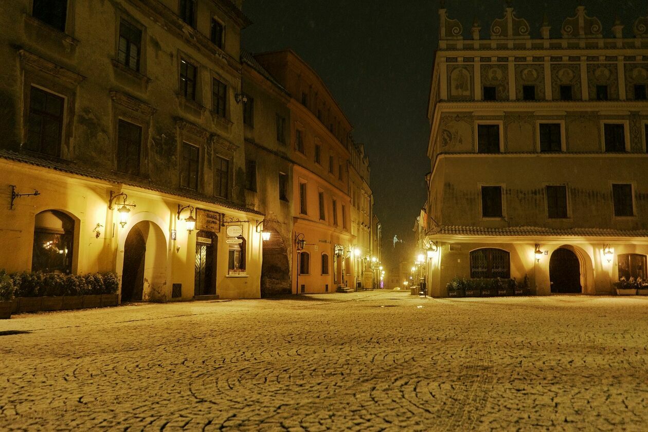  Lublin nocą podczas opadów śniegu (zdjęcie 8) - Autor: Michał Siudziński