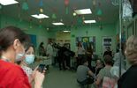 Wigilia na oddziale Hematologii, Onkologii i Transplantologii Dziecięcej USzD w Lublinie (zdjęcie 5)