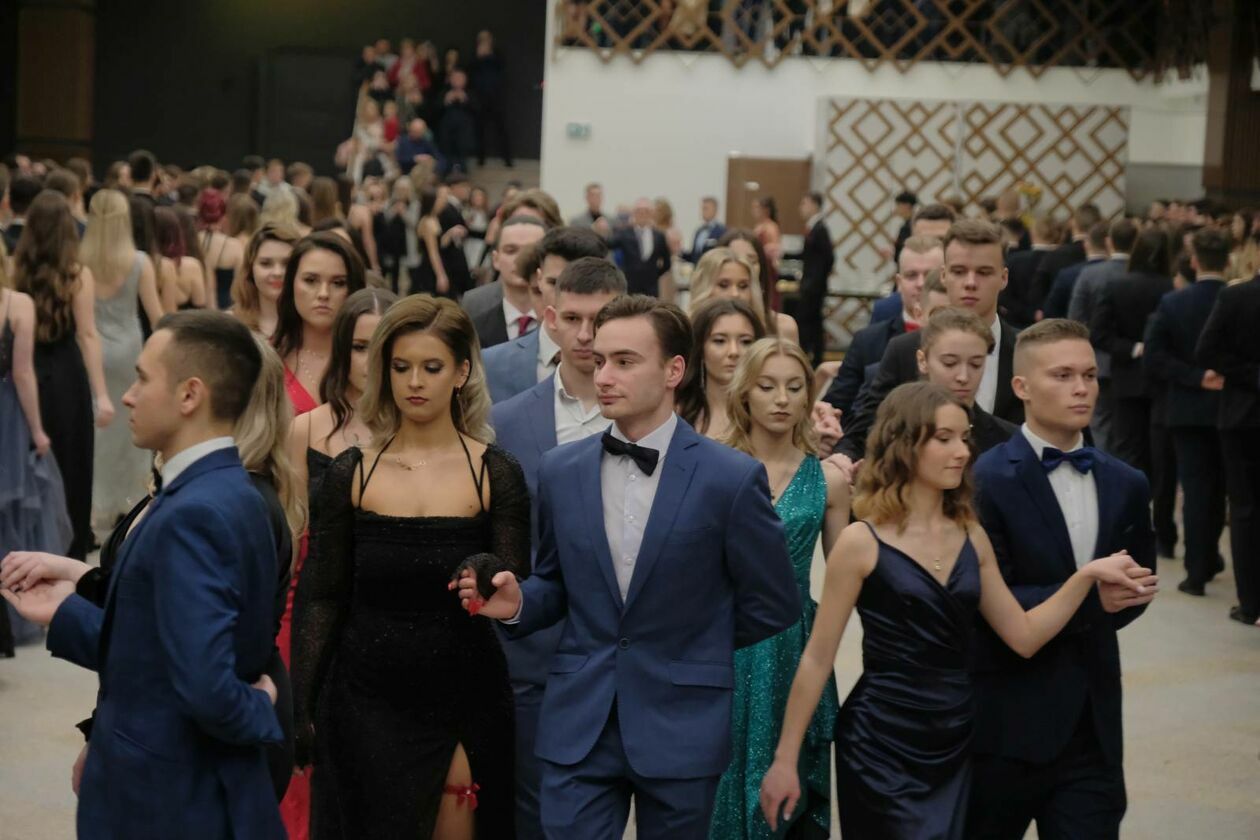  Studniówka maturzystów Zespołu Szkół nr 5 im Jana Pawła II w hotelu Luxor Atelia (zdjęcie 42) - Autor: DW