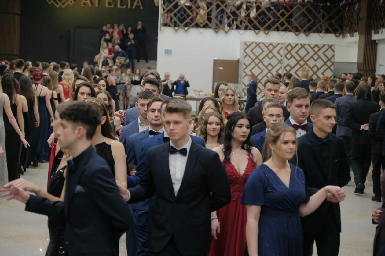  Studniówka maturzystów Zespołu Szkół nr 5 im Jana Pawła II w hotelu Luxor Atelia (zdjęcie 41) - Autor: DW