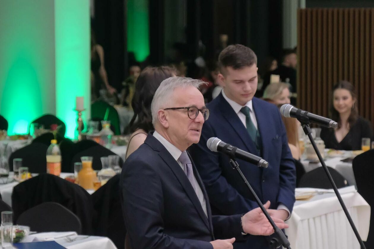  Studniówka maturzystów Zespołu Szkół nr 5 im Jana Pawła II w hotelu Luxor Atelia (zdjęcie 37) - Autor: DW