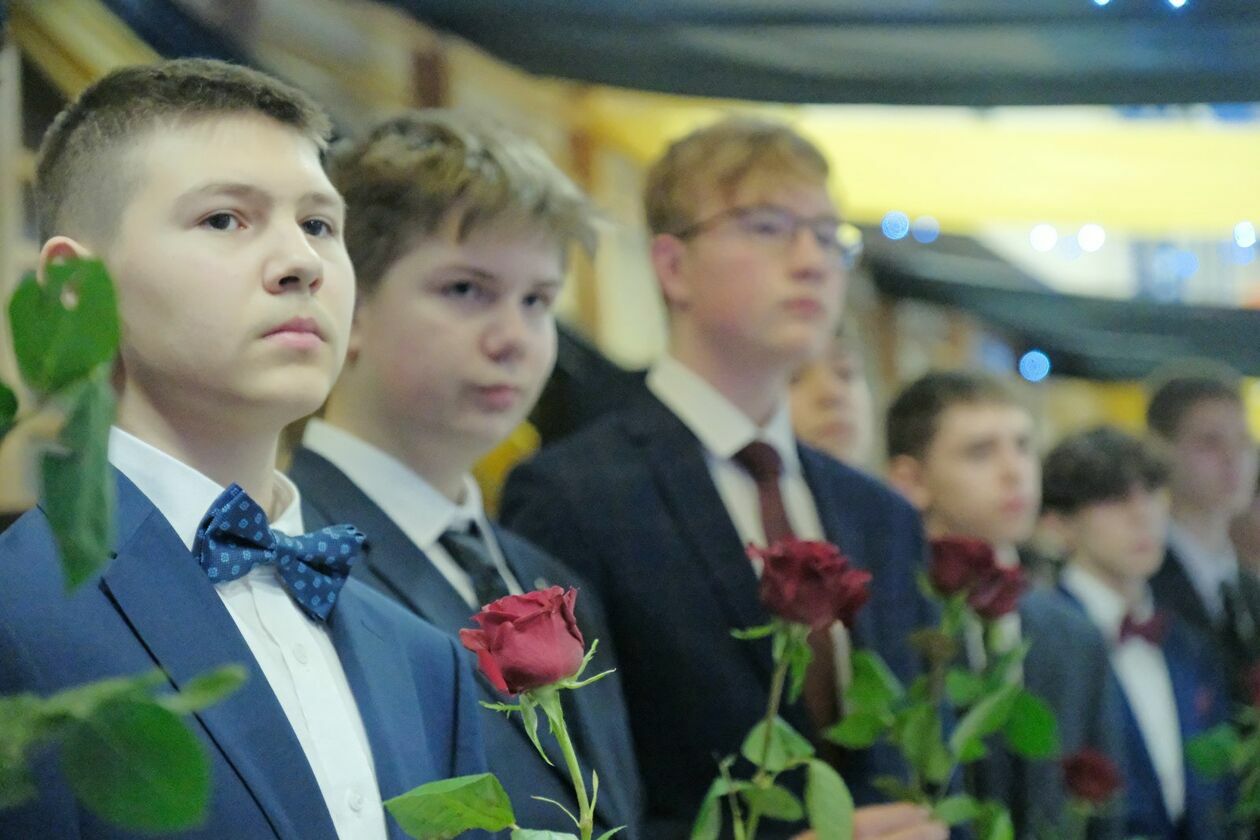  Bal 8-klasistów w Szkole Podstawowej nr 30 w Lublinie (zdjęcie 10) - Autor: DW