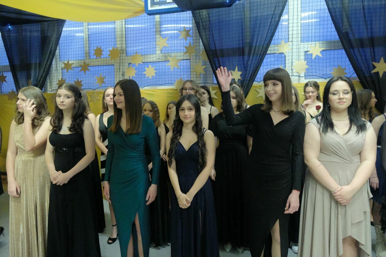  Bal 8-klasistów w Szkole Podstawowej nr 30 w Lublinie (zdjęcie 84) - Autor: DW