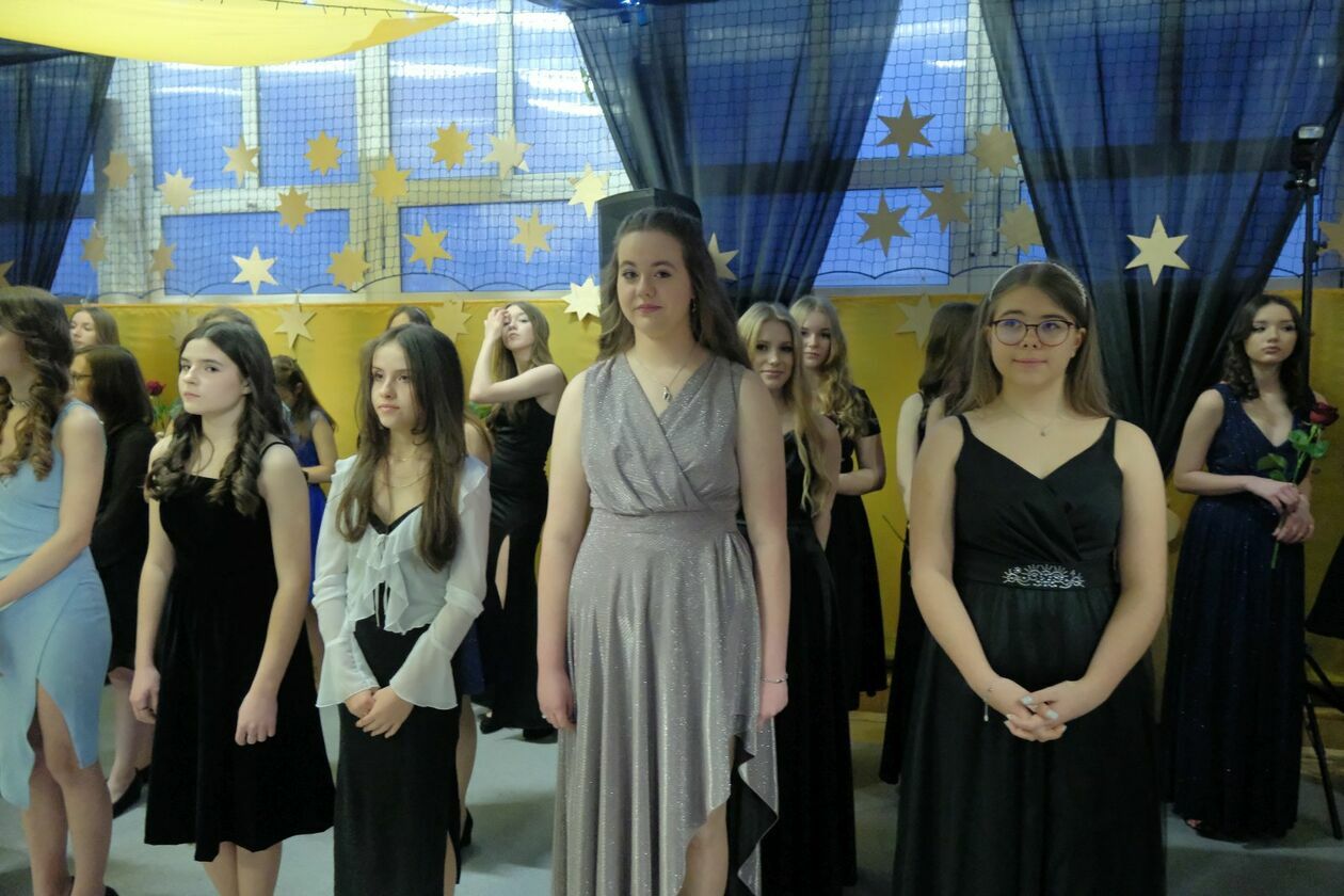  Bal 8-klasistów w Szkole Podstawowej nr 30 w Lublinie (zdjęcie 80) - Autor: DW