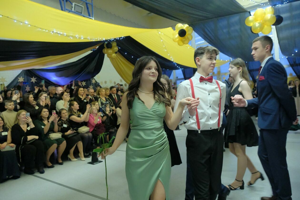  Bal 8-klasistów w Szkole Podstawowej nr 30 w Lublinie (zdjęcie 23) - Autor: DW